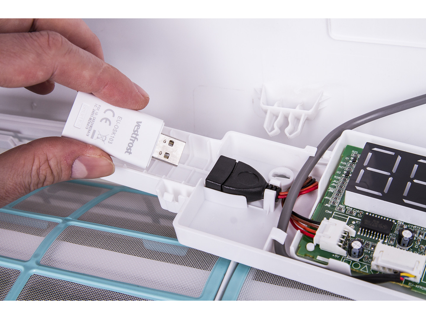 Royal clima rm ts22ch e. WIFI модуль для кондиционера MDV. Wi-Fi модуль MDV eu-osk105. Модуль Wi-Fi eu-osk103 для кондиционеров MDV. Модуль WIFI для кондиционера Vestfrost eu-osk103.