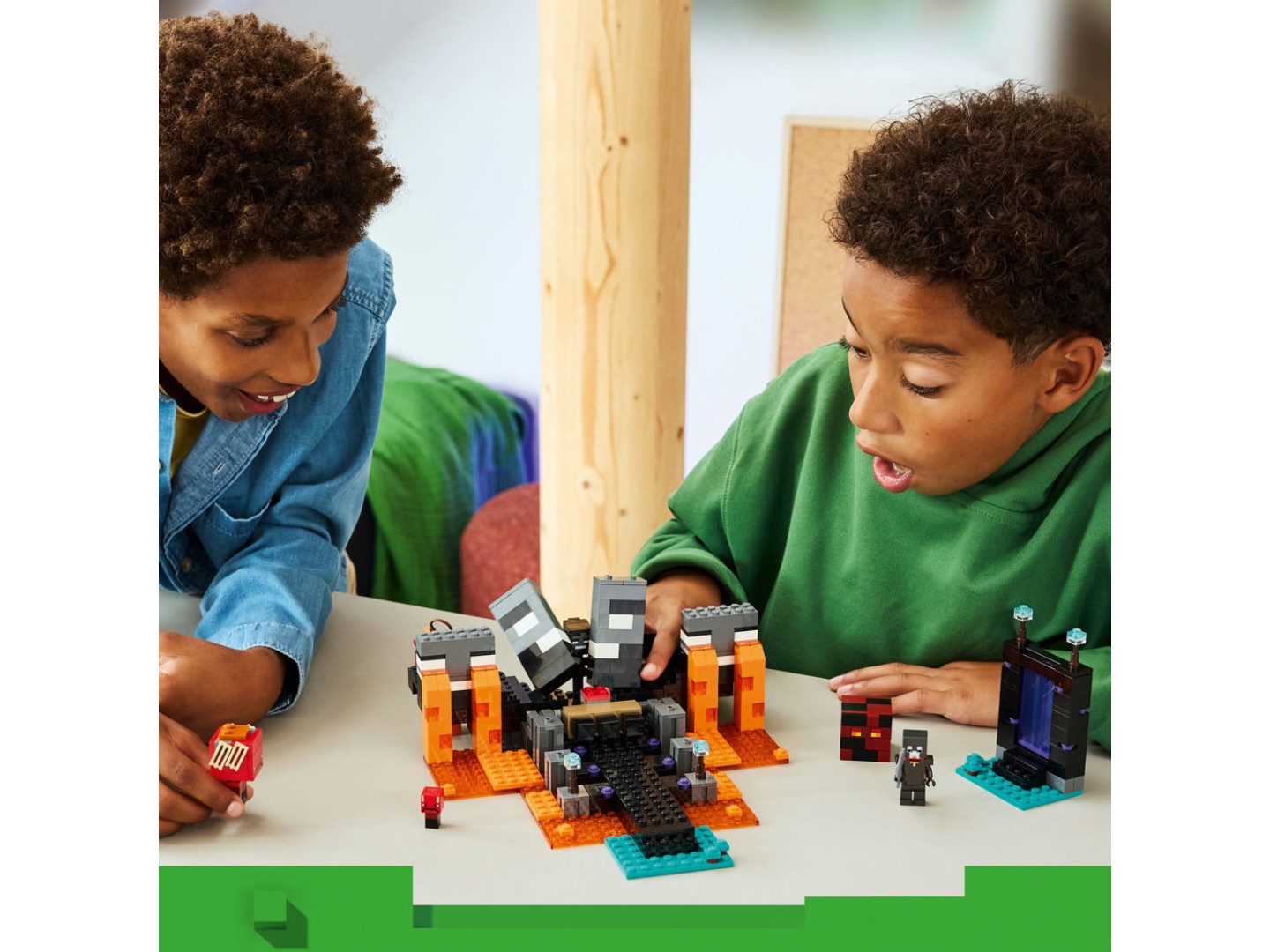 Конструктор LEGO Minecraft Битва за Візер (21590) — фото 6