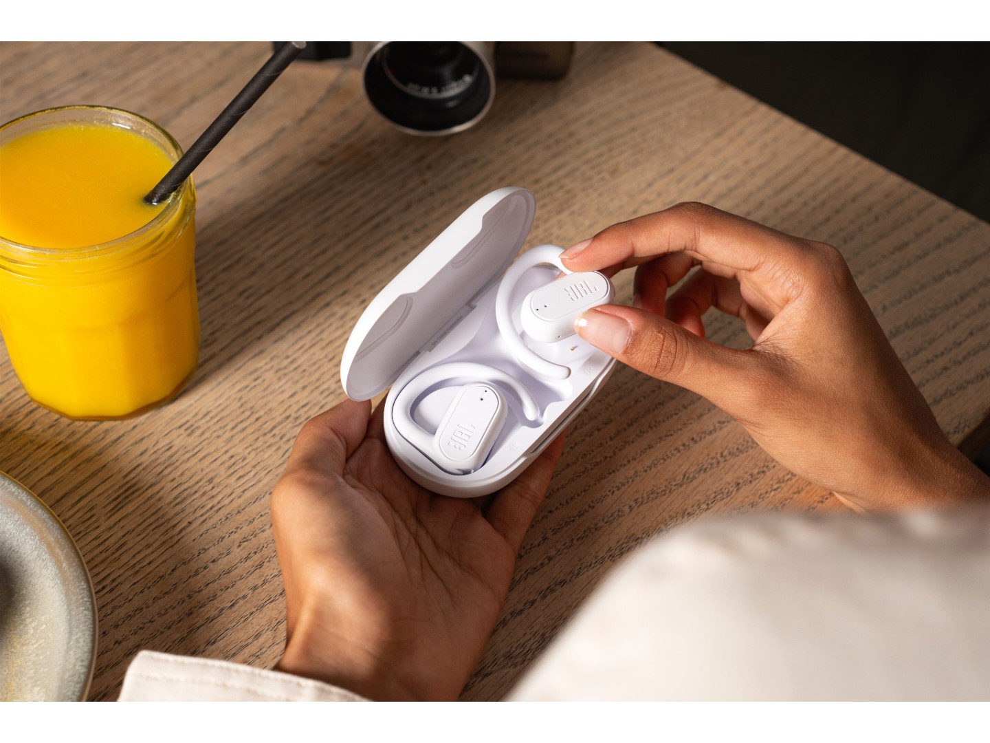 Навушники вкладиші бездротові TWS JBL Soundgear Sense White (JBLSNDGEARSNSWHT) — фото 5