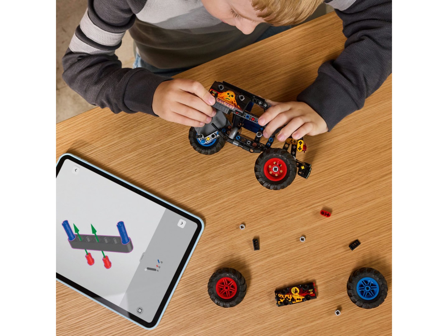 Конструктор LEGO Technic Monster Jam™ Grave Digger™ Вогонь і лід (42219) — фото 8