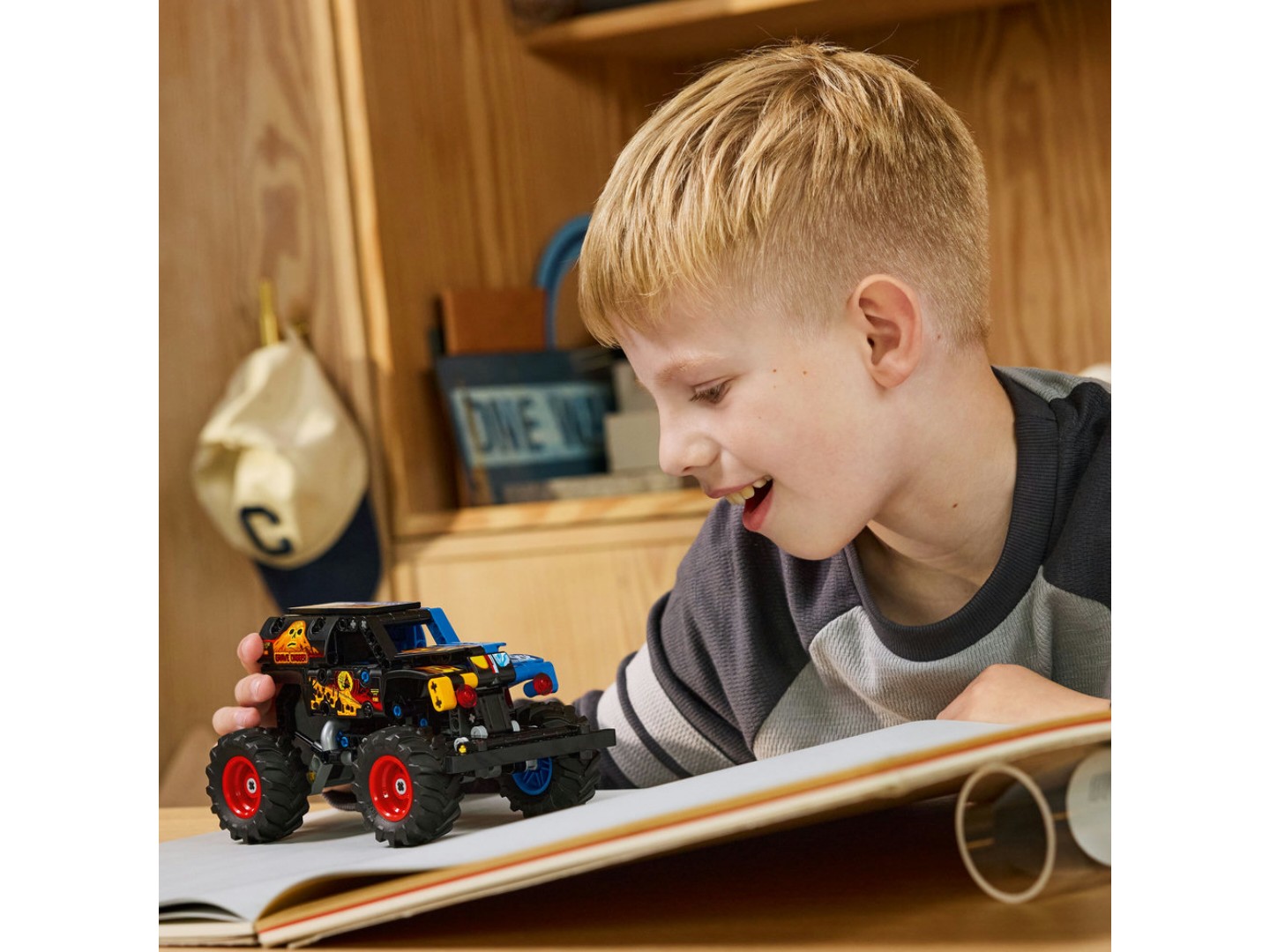 Конструктор LEGO Technic Monster Jam™ Grave Digger™ Вогонь і лід (42219) — фото 6