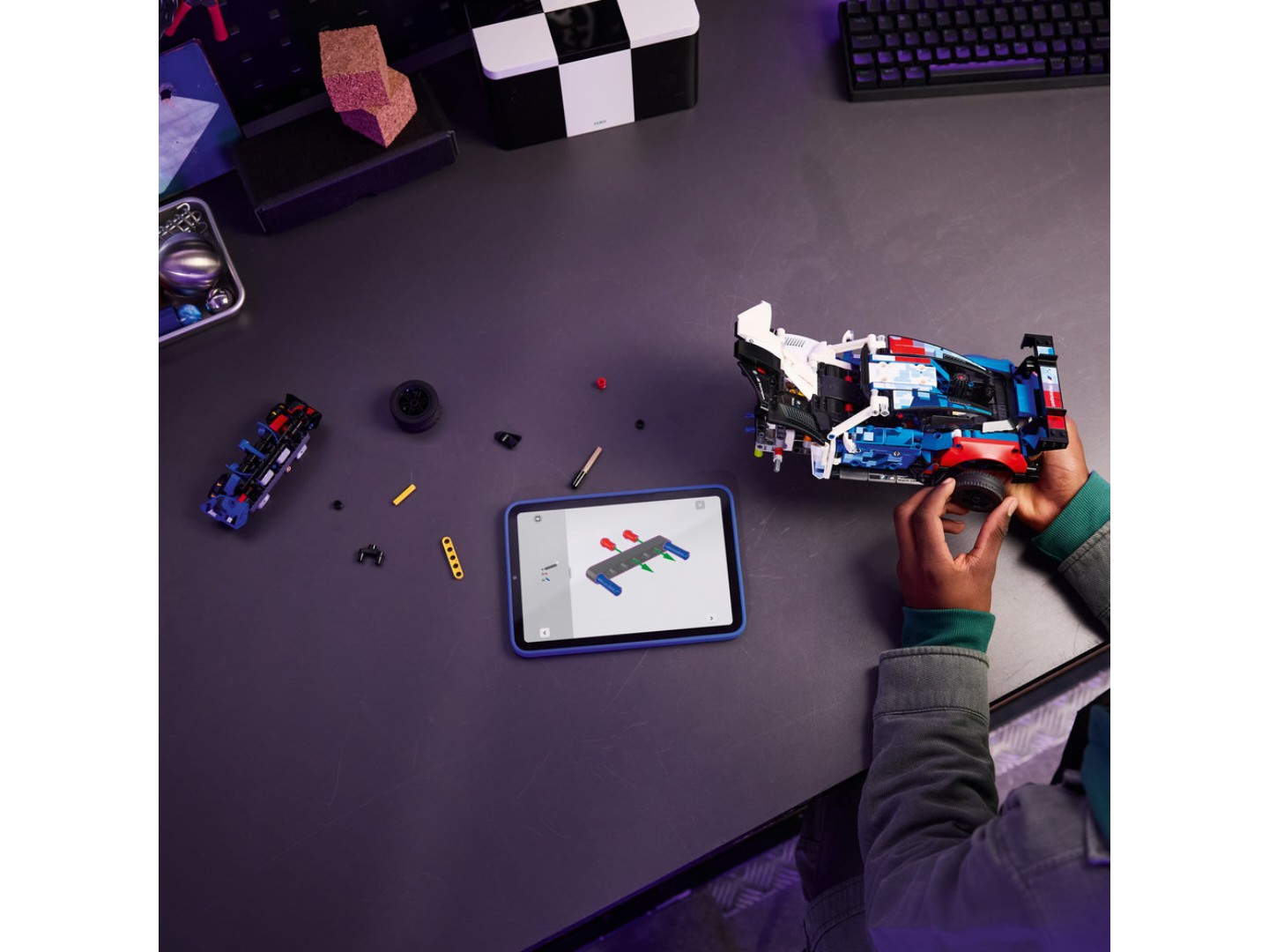 Конструктор LEGO Technic Автомобіль для перегонів BMW M4 GT3 EVO (42226) — фото 4
