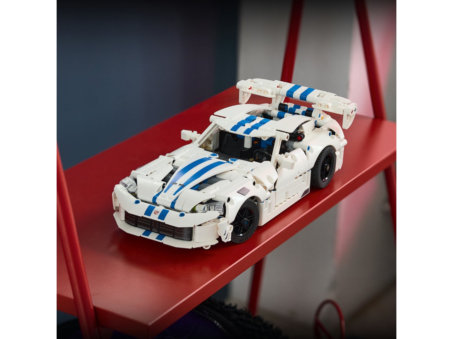 Конструктор LEGO Technic Спортивний автомобіль Dodge Viper GTS-R (42234) — фото 6