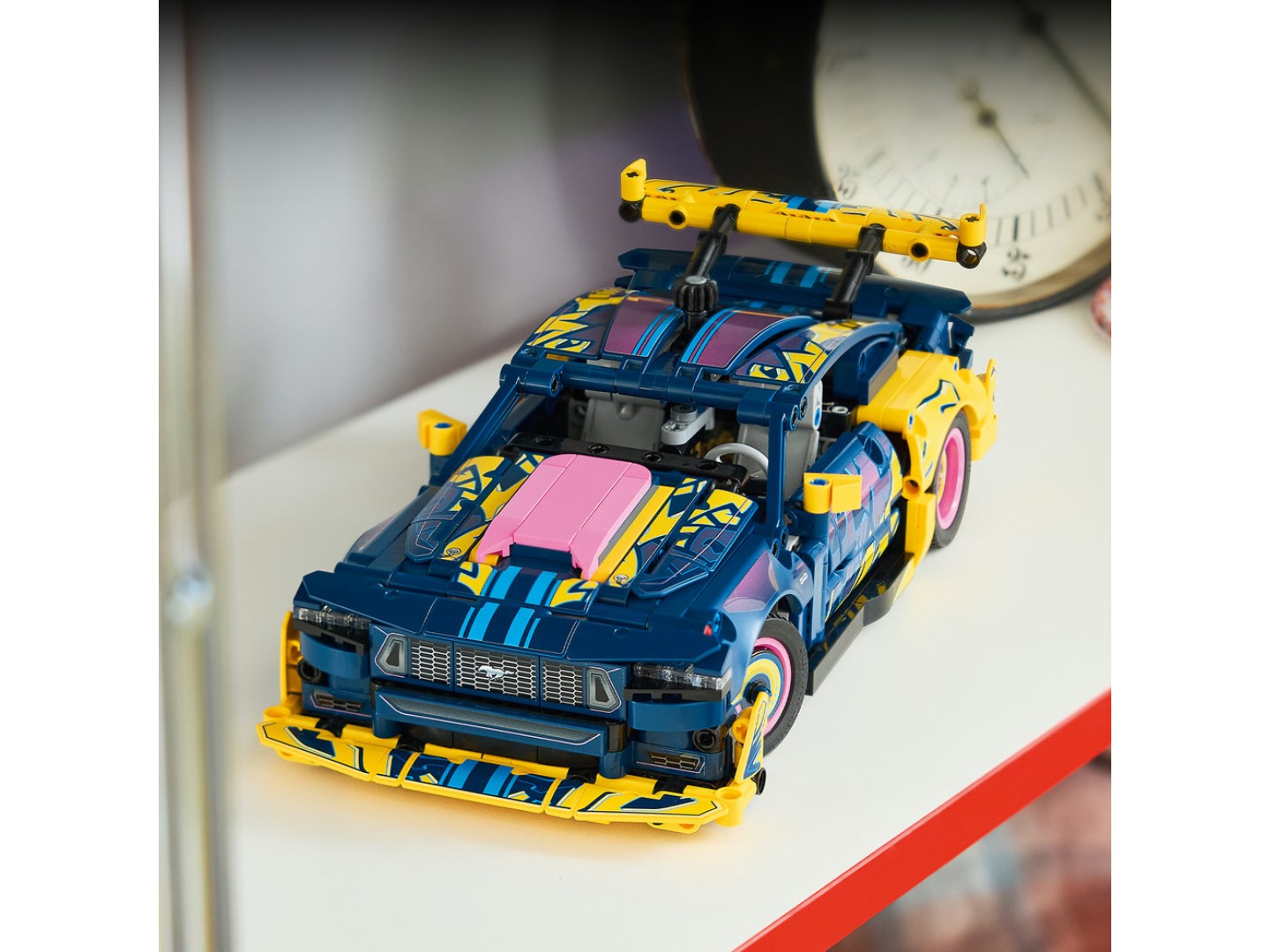 Конструктор LEGO Technic Тюнінг-гараж з автомобілем Ford Mustang GT (42236) — фото 6