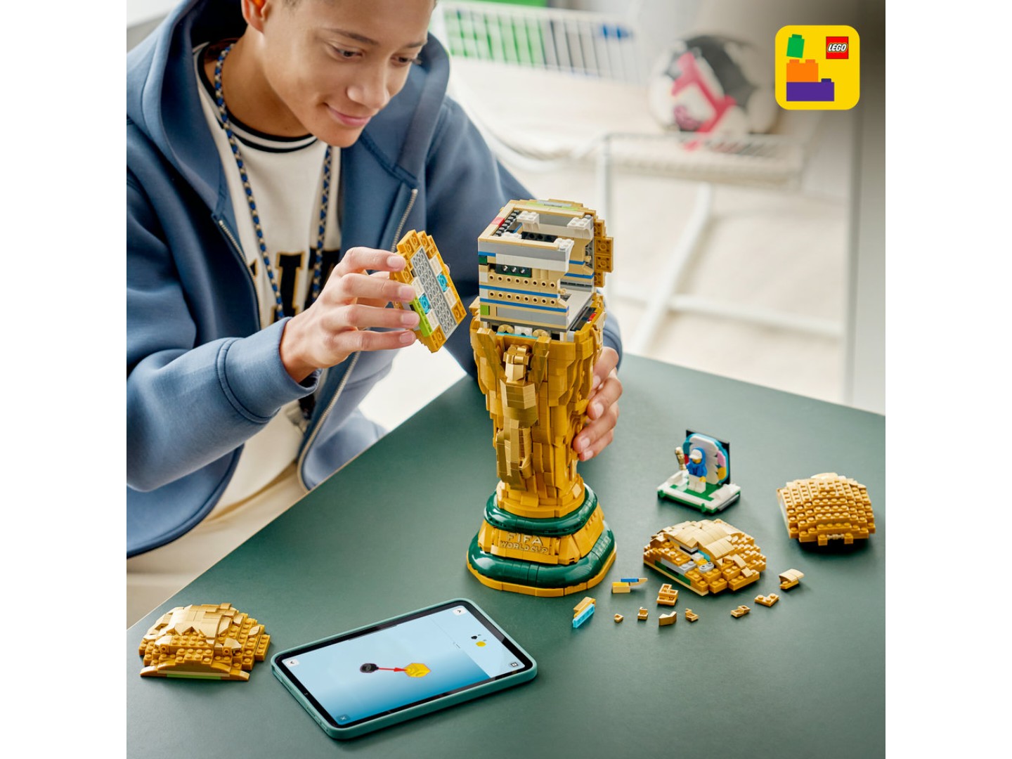 Конструктор LEGO Editions Football Офіційний трофей чемпіонату світу з футболу FIFA (43020) — фото 8