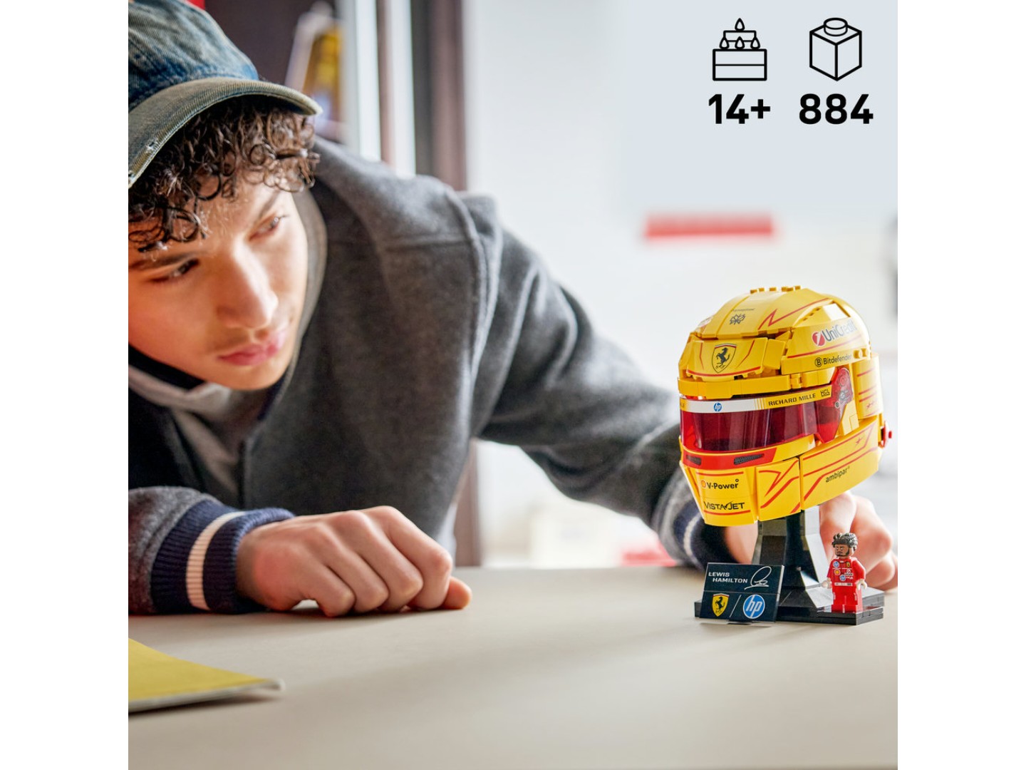 Конструктор LEGO Editions Formula 1 Шолом Льюїса Гамільтона з команди Scuderia Ferrari HP (43022) — фото 4