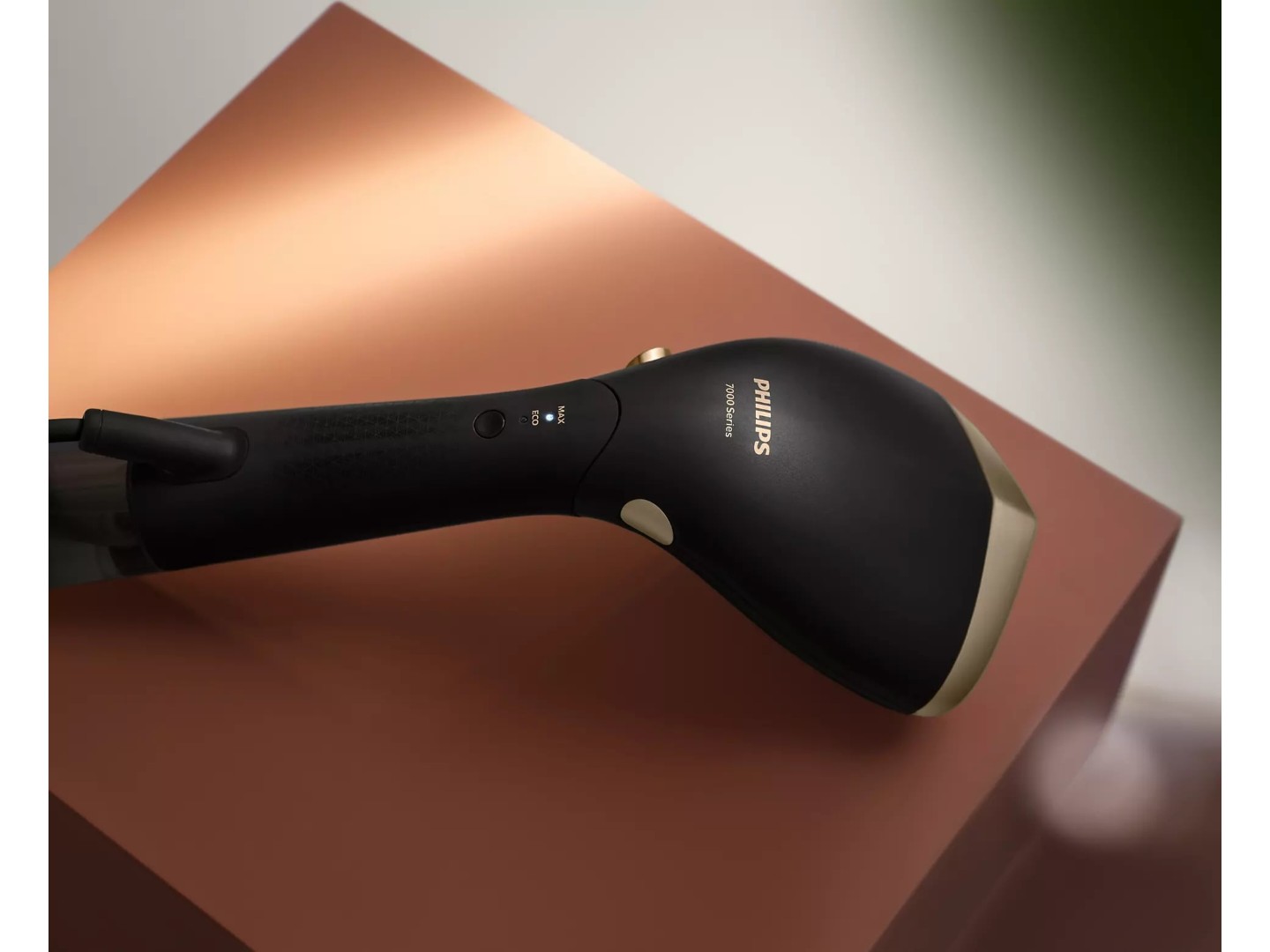Вертикальний відпарювач ручний Philips STH7060/80 — фото 17