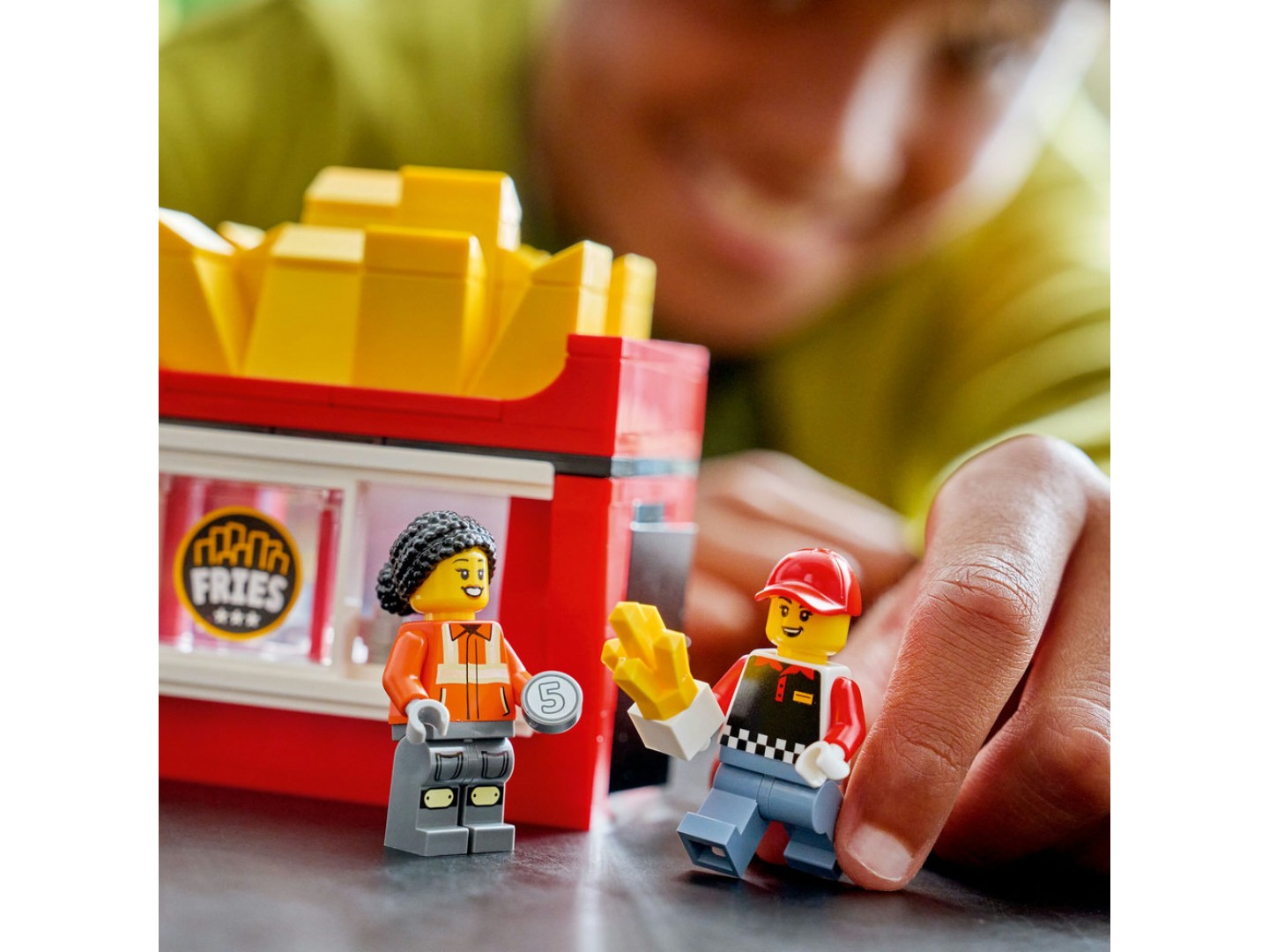 Конструктор LEGO City Вантажівка з картоплею фрі (60488) — фото 6