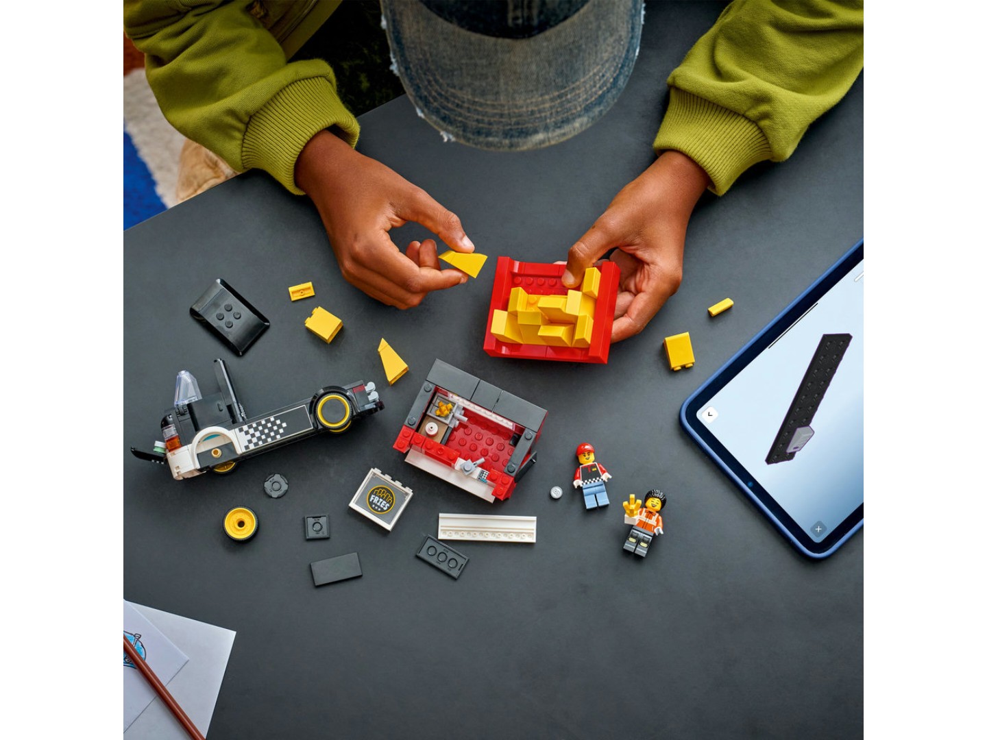 Конструктор LEGO City Вантажівка з картоплею фрі (60488) — фото 8