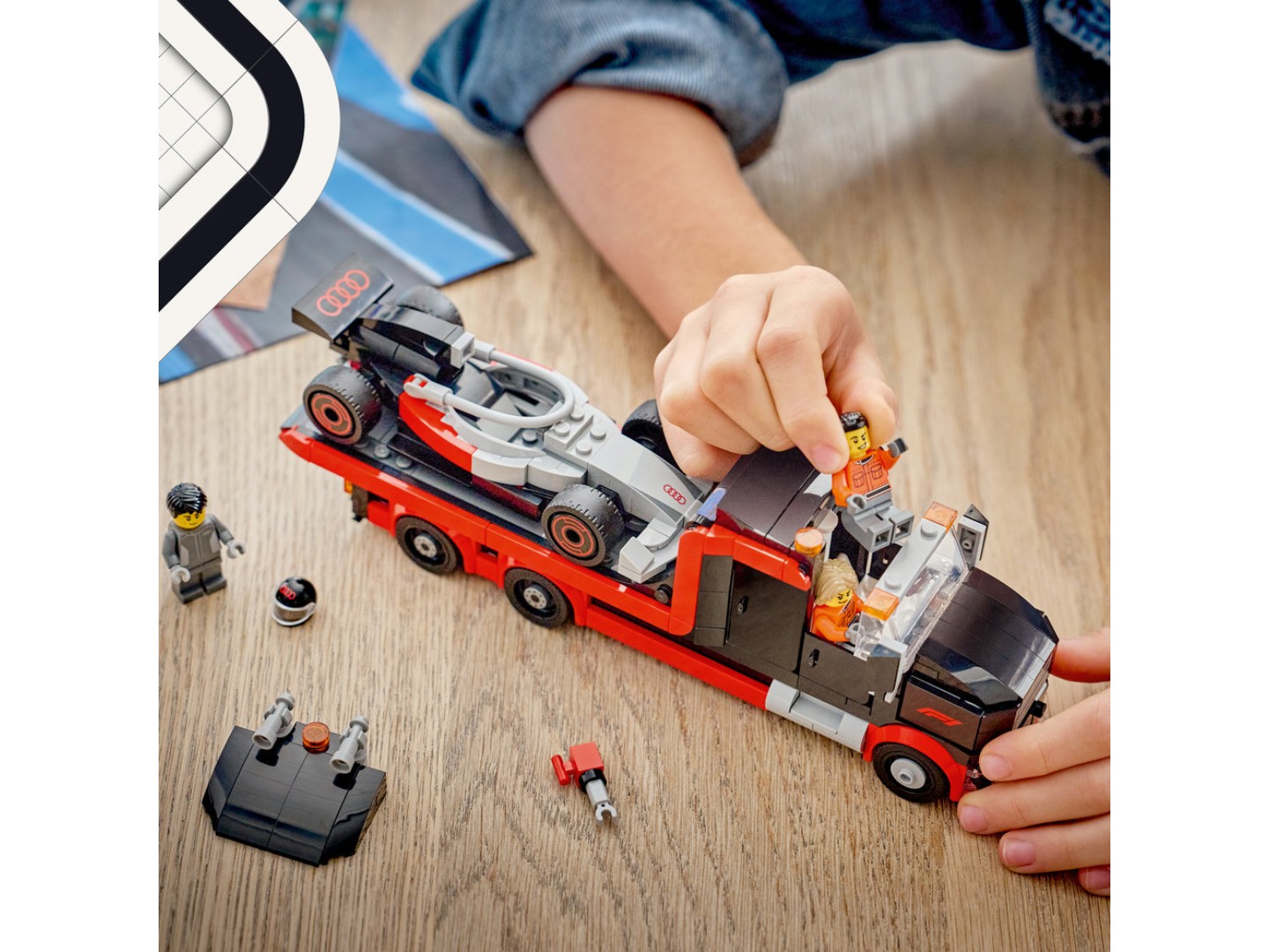 Конструктор LEGO City Вантажівка для демонстрації F1® із перегоновим автомобілем Audi F1® (60493) — фото 6