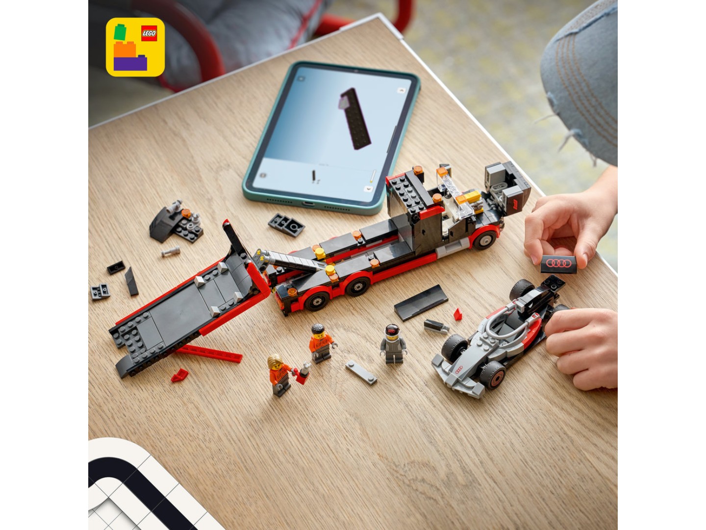 Конструктор LEGO City Вантажівка для демонстрації F1® із перегоновим автомобілем Audi F1® (60493) — фото 9