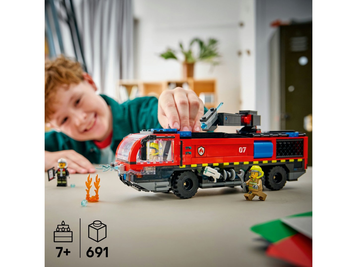 Конструктор LEGO City Пожежна вантажівка в аеропорту (60499) — фото 4