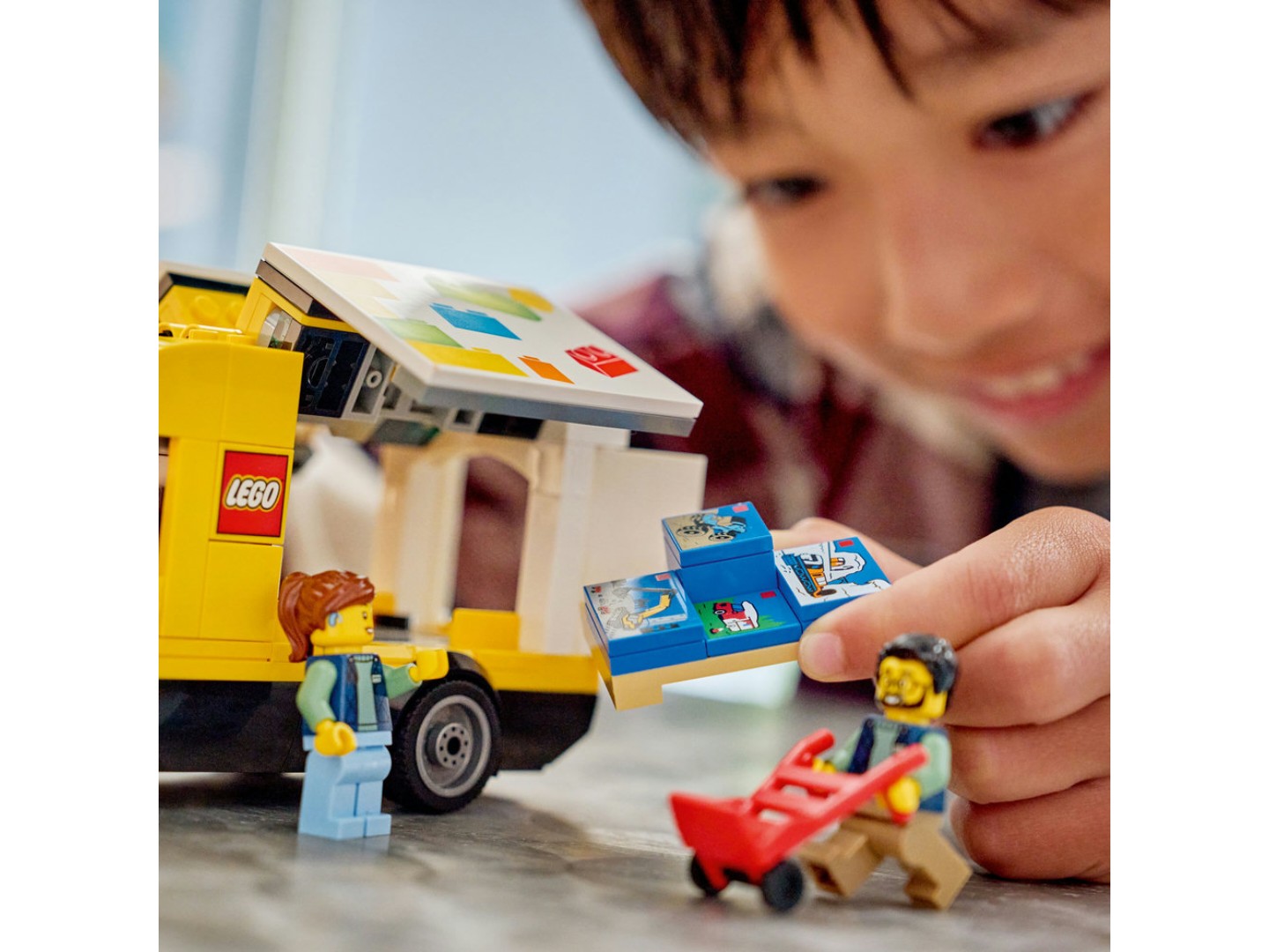 Конструктор LEGO City Фургон LEGO® (60500) — фото 5