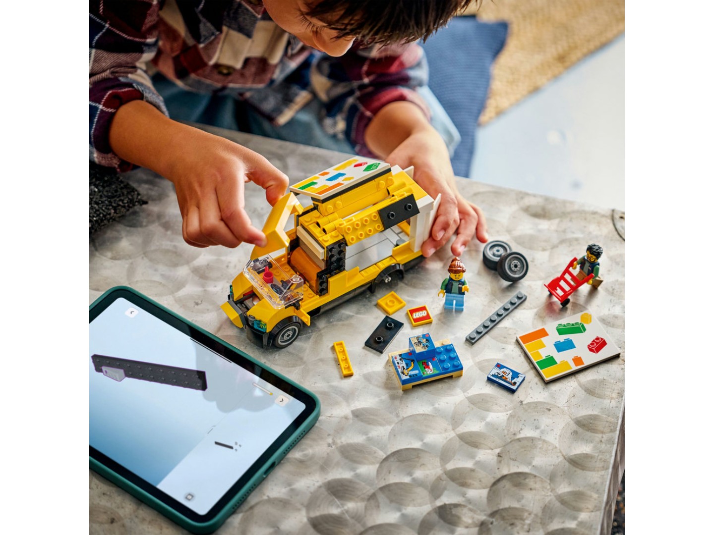 Конструктор LEGO City Фургон LEGO® (60500) — фото 9