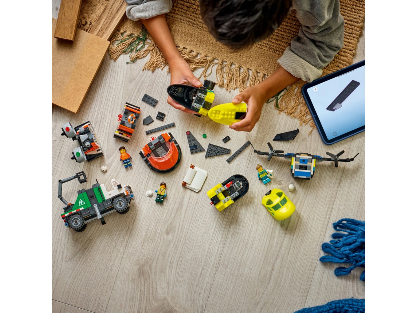 Конструктор LEGO City Ремікс літака, вантажівки та судна на повітряній подушці (60505) — фото 9