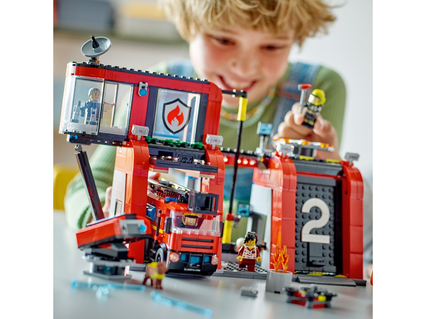 Конструктор LEGO City Пожежне депо з пожежною машиною (60414) — фото 2