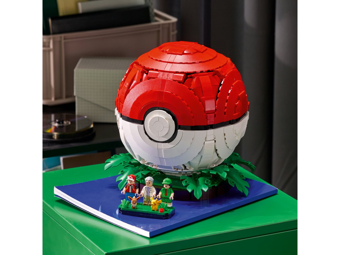 Конструктор LEGO Pokémon Покебол із знаковими моментами роботи Тренерів (72154) — фото 7