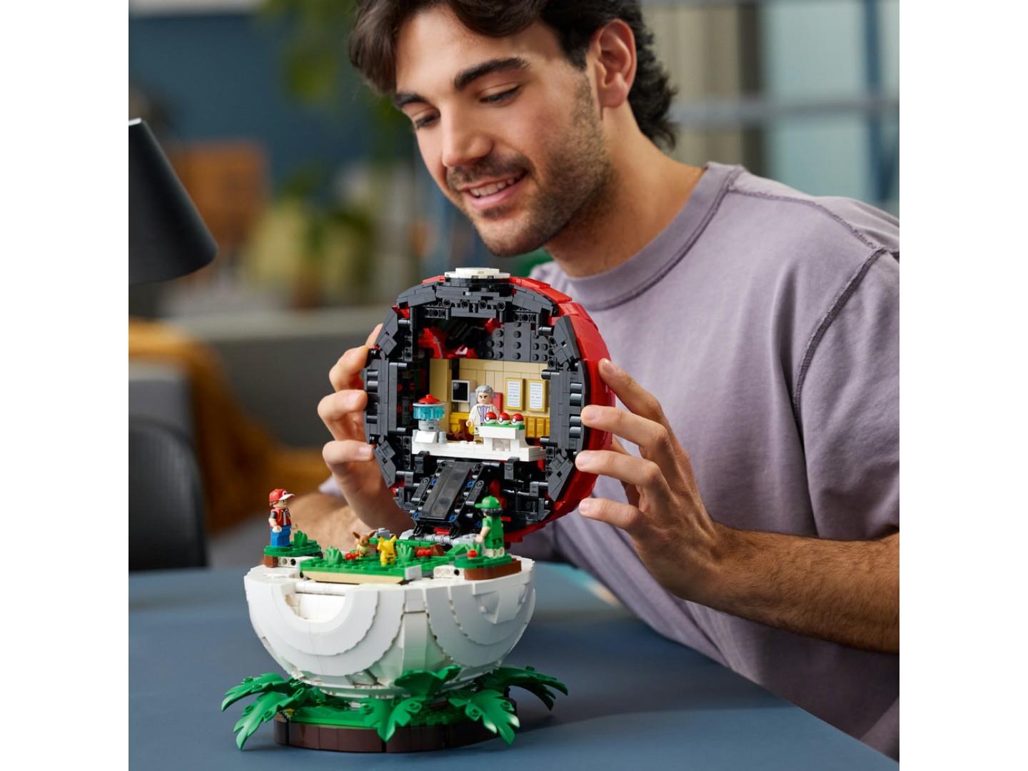 Конструктор LEGO Pokémon Покебол із знаковими моментами роботи Тренерів (72154) — фото 6