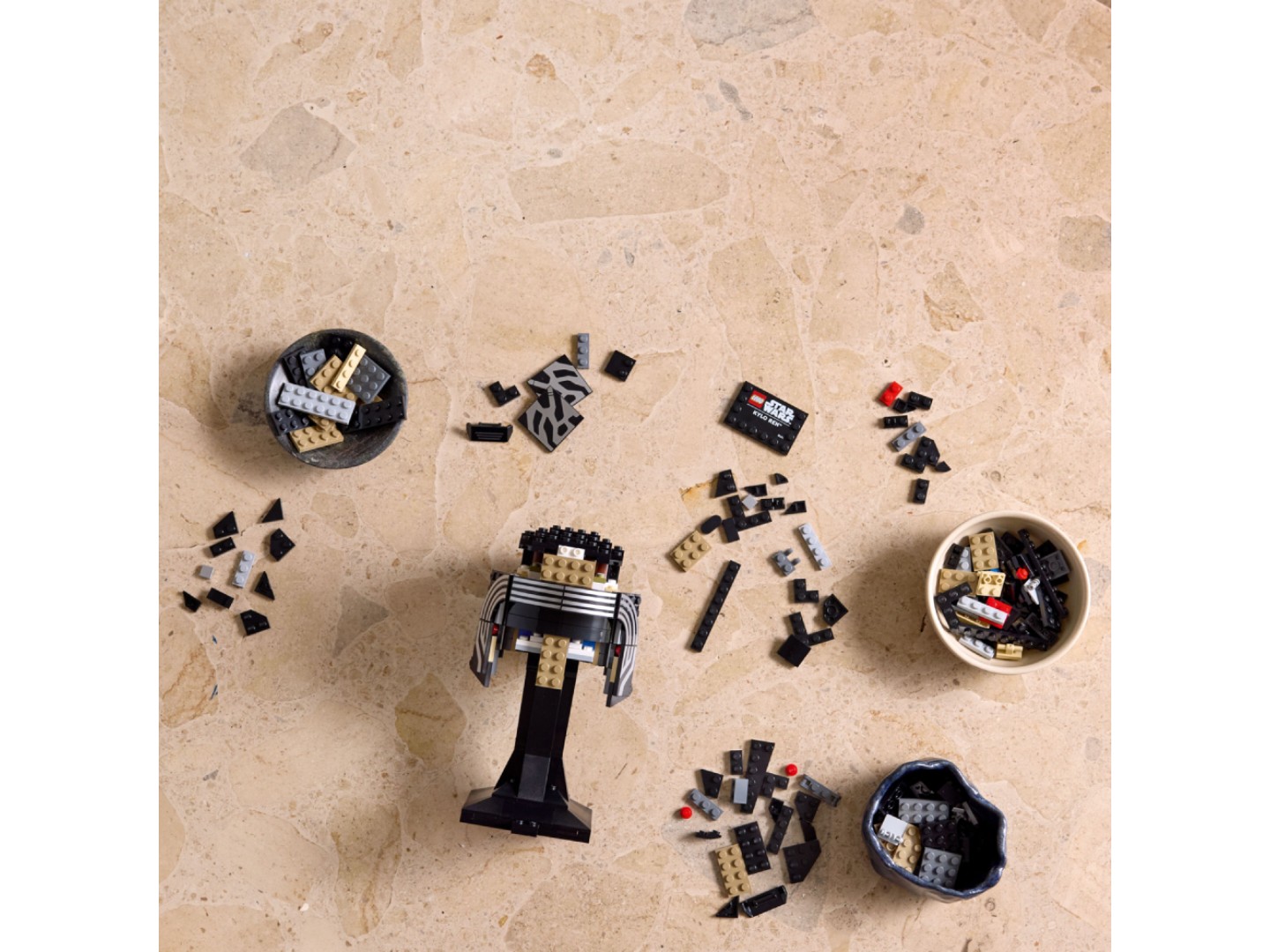 Конструктор LEGO Star Wars Шолом Кайло Рена (75415) — фото 4