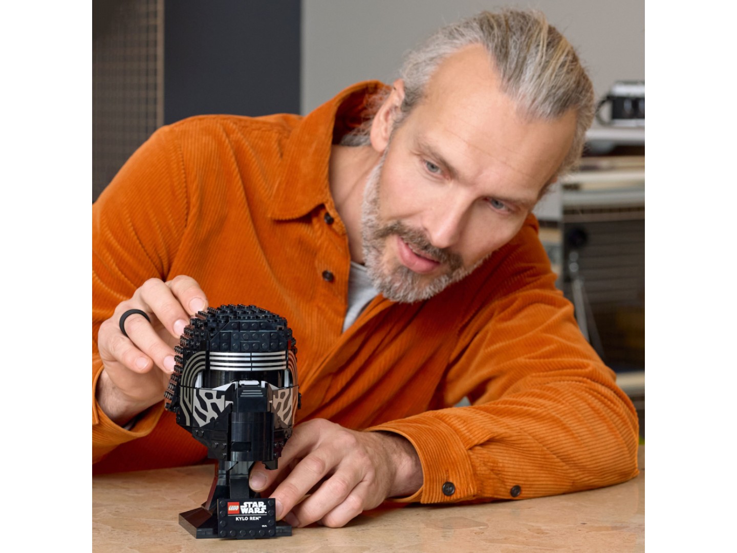 Конструктор LEGO Star Wars Шолом Кайло Рена (75415) — фото 5
