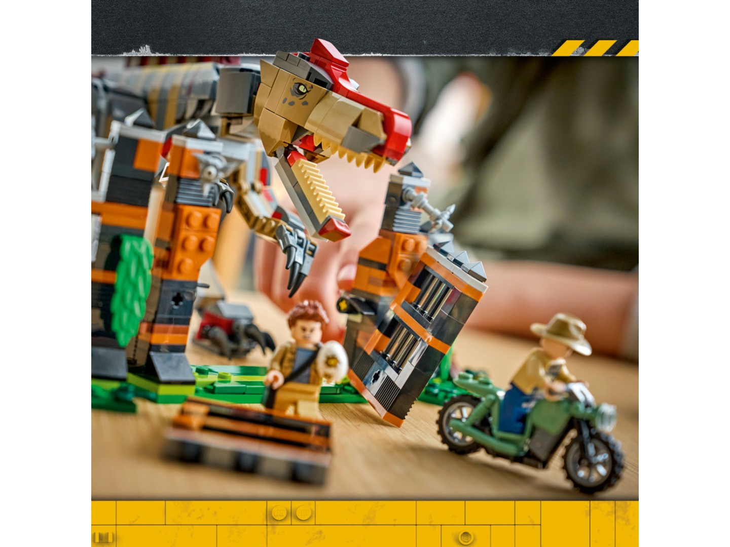 Конструктор LEGO Jurassic World Втеча спинозавра (77982) — фото 6