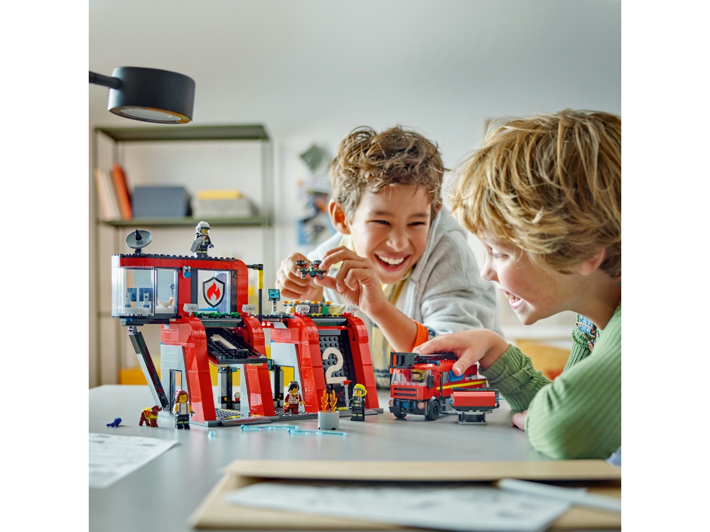 Конструктор LEGO City Пожежне депо з пожежною машиною (60414) — фото 3