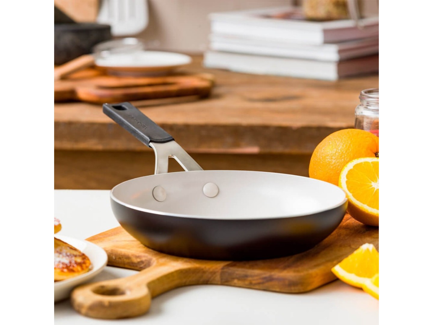 Сковорода універсальна KitchenAid АС, 28 см матовий чорний (CC009720-001) — фото 3