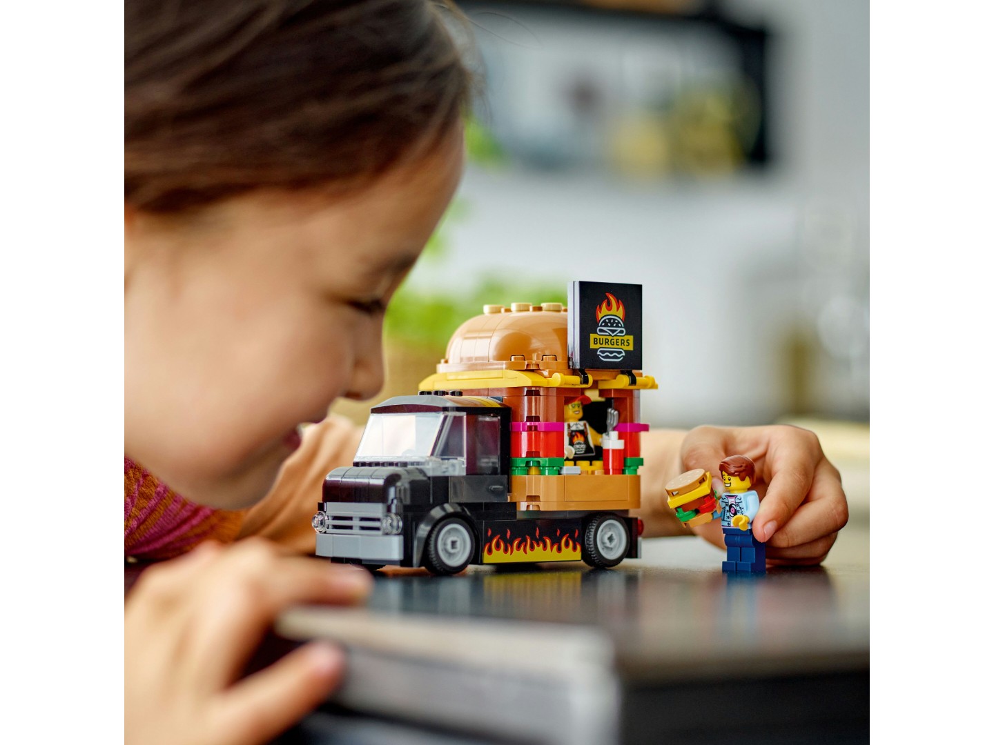 Конструктор LEGO City Вантажівка з гамбургерами (60404) — фото 5