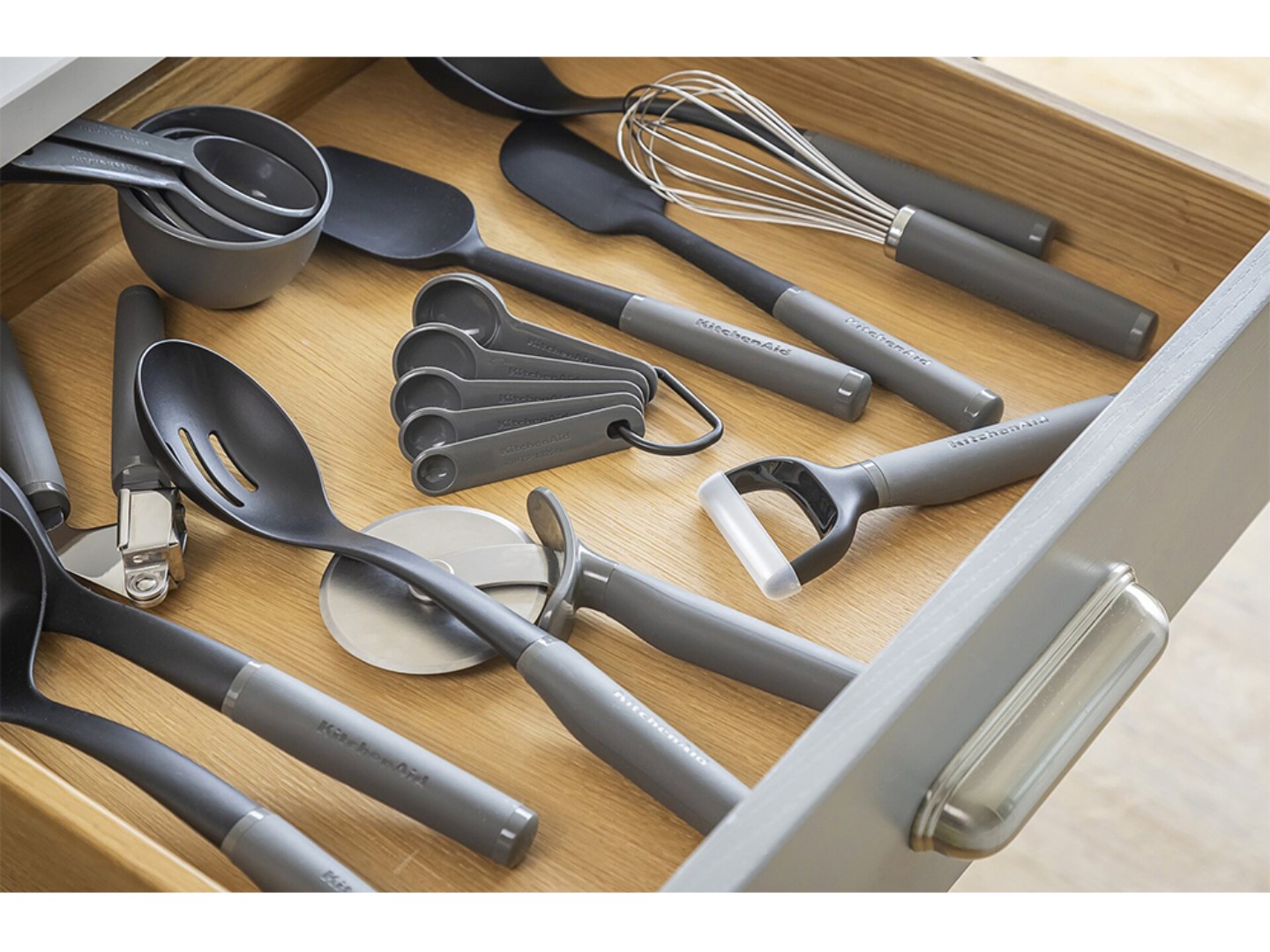 Набір ложок мірних KitchenAid Coreline 5 шт. (KQG057OHCGG) — фото 5