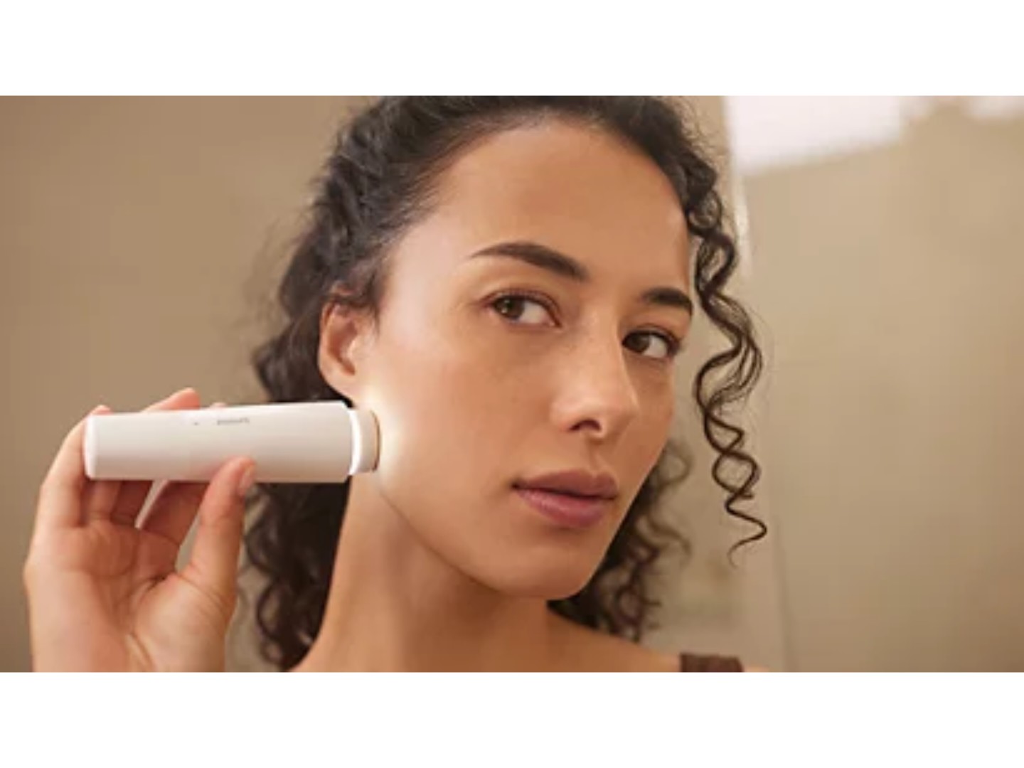 Мультифункціональний прилад для догляду за шкірою Philips з насадкою Skin LED BRE738/00 серії 9900 — фото 6