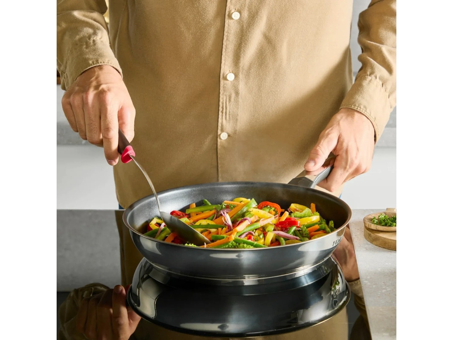 Комплект посуду сковорода Tefal G7600645 Emotion+ Flavors 28 см + кришка для посуду 28097712 28 см — фото 21
