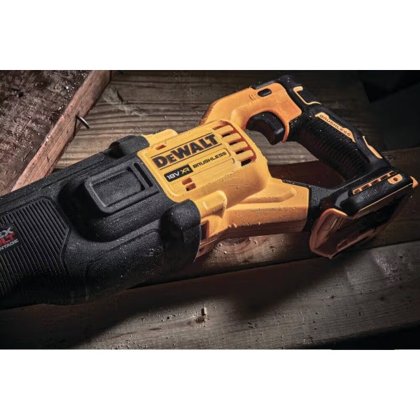 Фото - Пила шабельна DeWALT 18В XR Li-lon (DCS386NT)