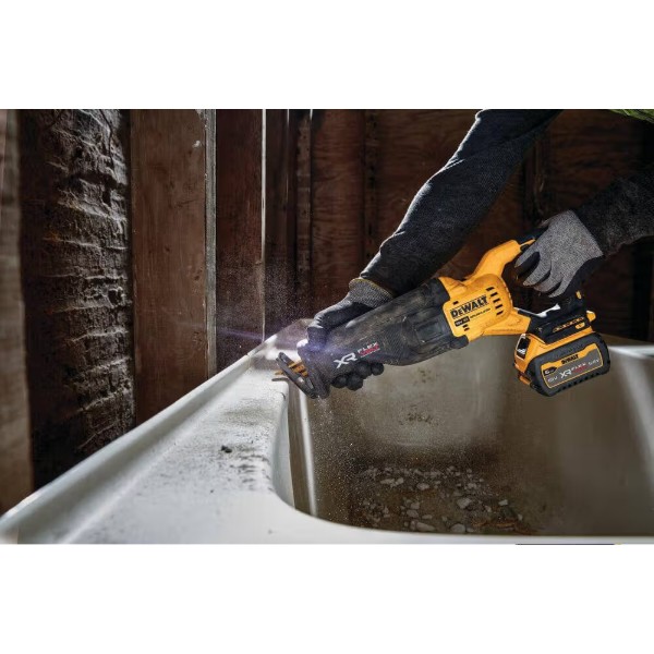Фото - Пила шабельна DeWALT 18В XR Li-lon (DCS386NT)