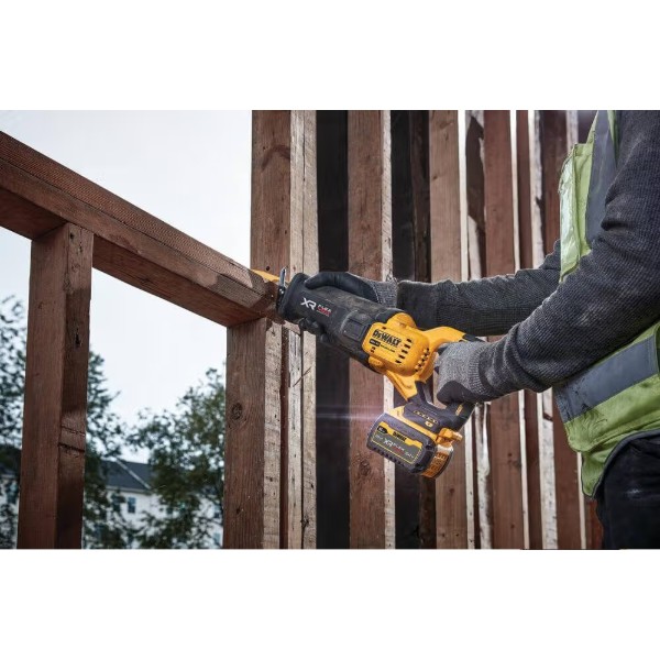 Фото - Пила шабельна DeWALT 18В XR Li-lon (DCS386NT)