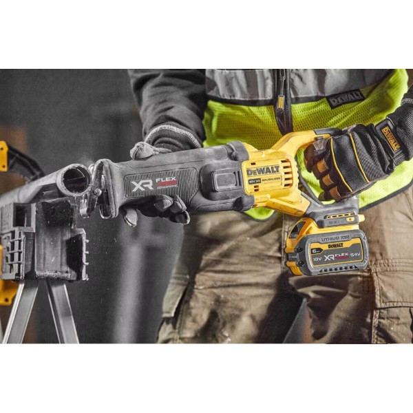Фото - Пила шабельна DeWALT 18В XR Li-lon (DCS386NT)