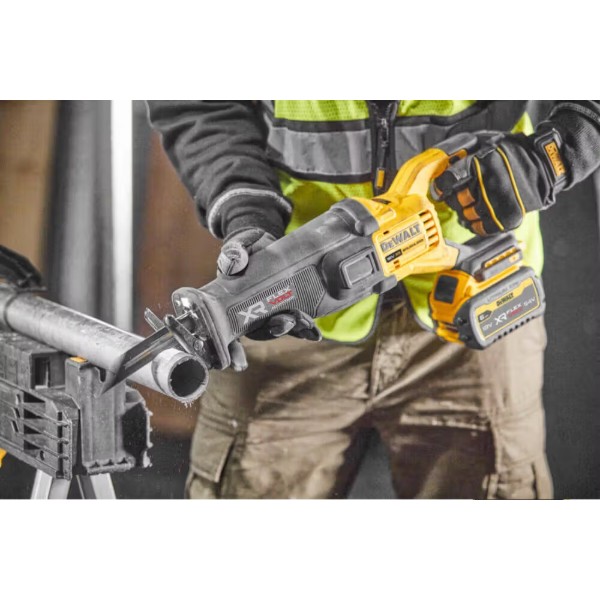 Фото - Пила шабельна DeWALT 18В XR Li-lon (DCS386NT)