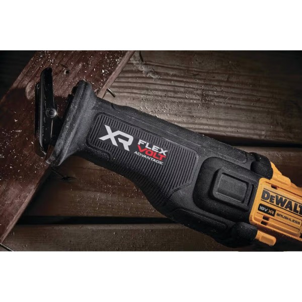 Фото - Пила шабельна DeWALT 18В XR Li-lon (DCS386NT)