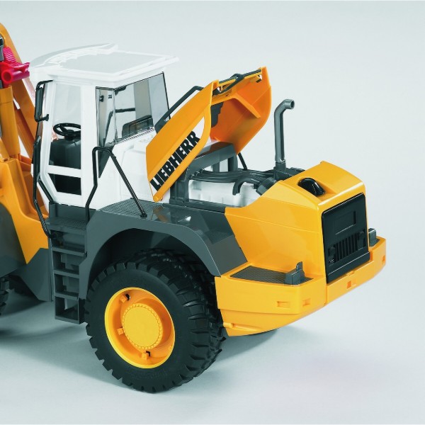Фото - Наземна спецтехніка BRUDER Дорожній навантажувач Liebherr L574, М1:16 (10556)