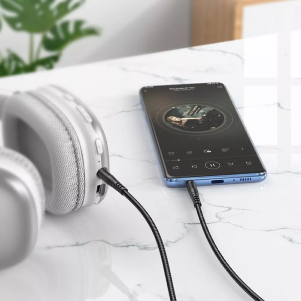 Фото - Кабель 3.5 мм - 3.5 мм HOCO UPA24 Smooth AUX audio cable Black (6931474789136)