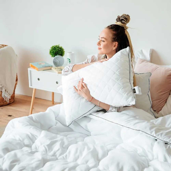 Фото - Подушка стандартная MirSon шелковая Eco Silver 0546 Средняя 40х60 см (2200000393418)