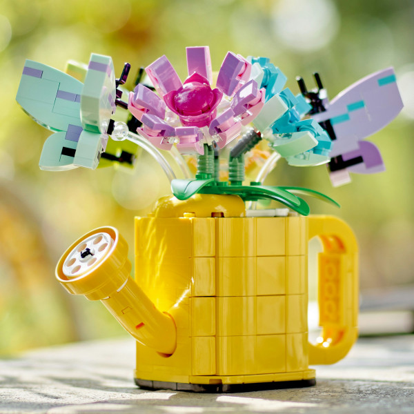 Фото - Конструктор LEGO Creator Цветы в лейке (31149)