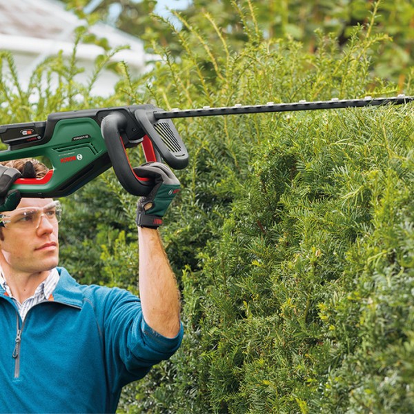 Фото - Кущоріз акумуляторний Bosch UniversalHedgeCut 18V-50 без АКБ и ЗУ (0.600.849.K00)