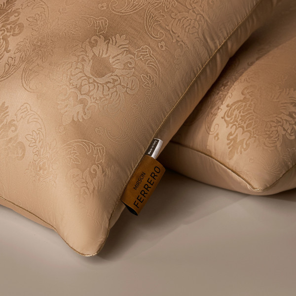 Фото - Подушка стандартна MirSon №15-18 Ferrero Silk Kapok Gold висока 70х70 (2200011164298)