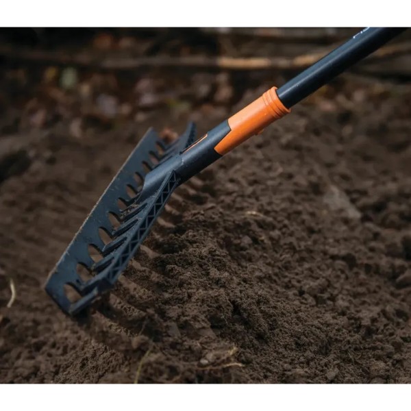 Фото - Набор садовых инструментов Fiskars Грабли для листьев Ergonomic XL+ Универсальные грабли Solid (1000660100346)
