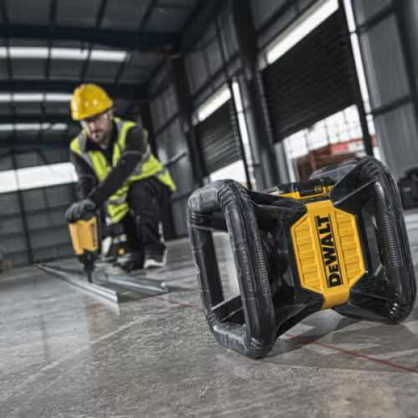 Фото - Уровень лазерный DeWALT 18В XR Li-Ion (DCE074D1R)
