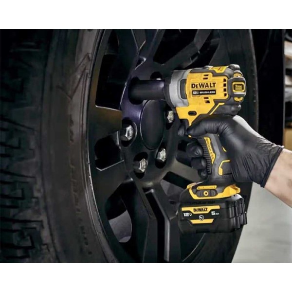 Фото - Гайковерт акумуляторний DeWALT DCF903P1