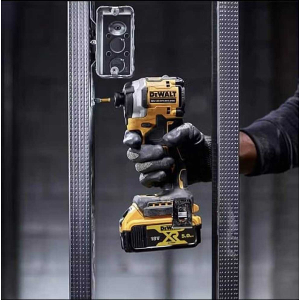 Фото - Шуруповерт DeWALT DCF850N