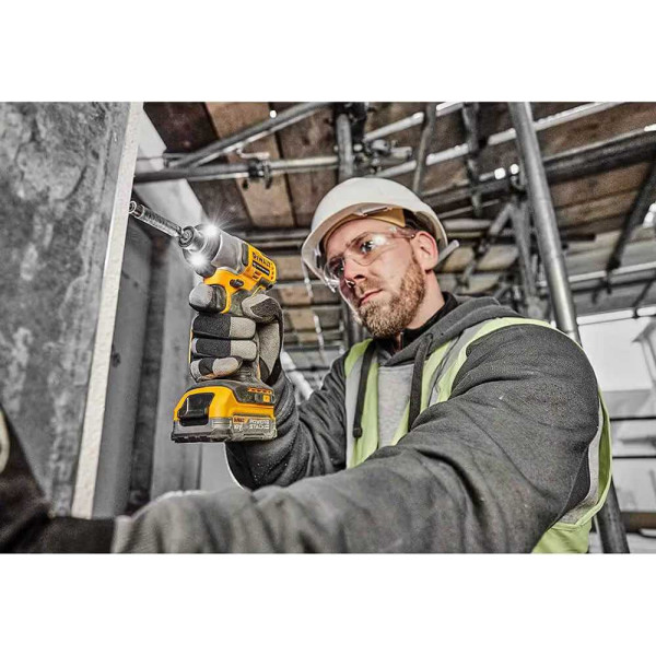 Фото - Шуруповерт DeWALT DCF840NT
