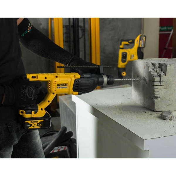 Фото - Перфоратор DeWALT DCH133M1