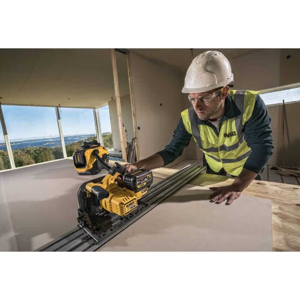 Фото - Пила дисковая DeWALT 54В XR FLEXVOLT Li-lon (DCS520NT)